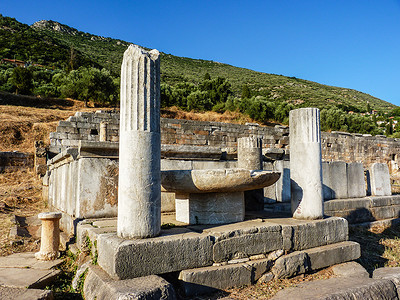 希腊 梅西尼亚 古老的迈西尼鲁因斯大理石纪念碑天空文明建筑学艺术岩石石头柱子假期背景图片