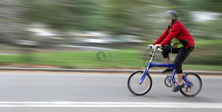 运动中的自行车模糊道路男人车轮城市生态汽车踏板紧迫感速度交通图片