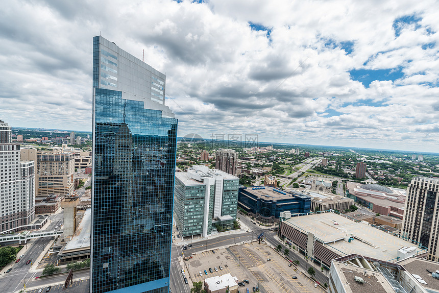明尼阿波利斯市郊区和周围城市天际蓝色风景中心专注金融旅行戏剧性生活天空图片