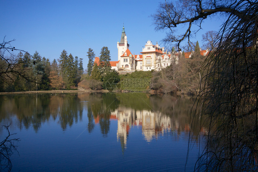 巴洛克塔公园风格反射王国庄园别墅池塘正方形游客图片