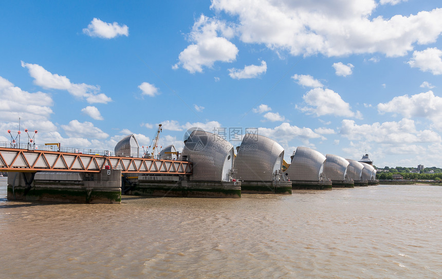 伦敦的泰河壁垒控制潮汐预防河口金属工程天空安全城市流动图片