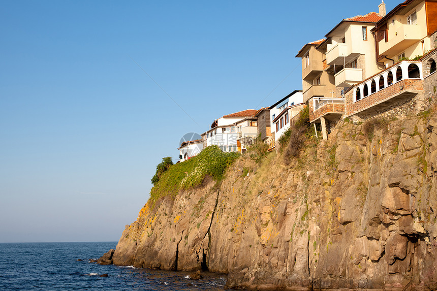 悬崖上的房子水平石头岩石天空红色白色海浪建筑学建筑蓝色图片