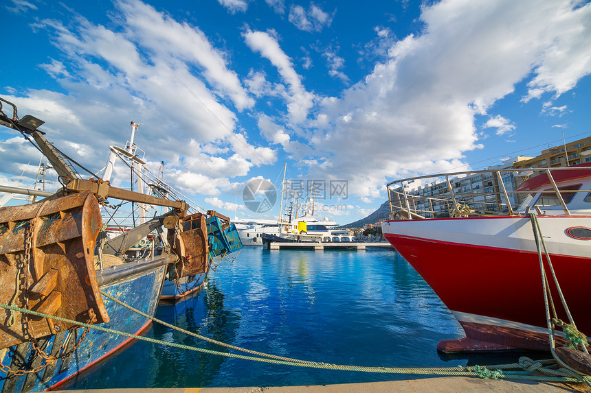 西班牙有蓝色夏季天空的德尼亚阿利坎特港旅游社区旅行晴天阳光假期支撑天堂波浪海景图片