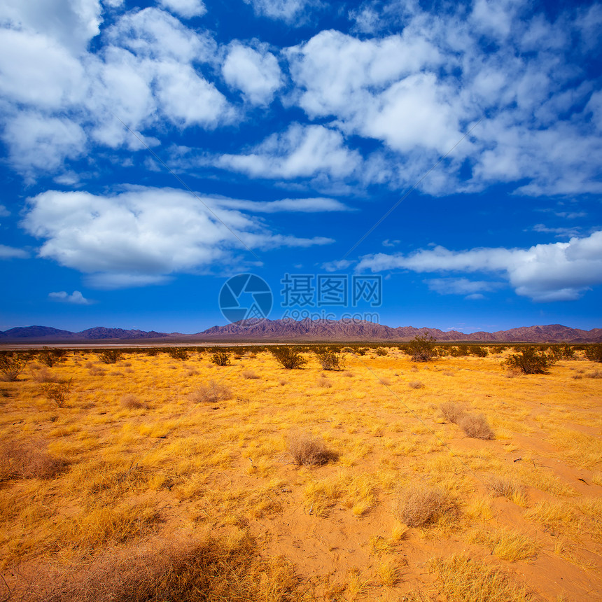 加州尤卡山谷的莫哈沙漠土壤地标干旱砂岩天空石头蓝色太阳峡谷晴天图片