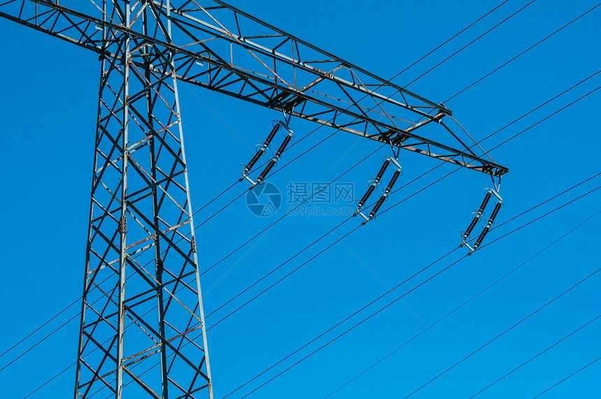发射塔活力电压力量传播天空电气蓝色基础设施技术电缆图片