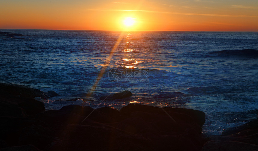 海洋日出海景太阳光线射线旅游旅行假期太阳阳光图片