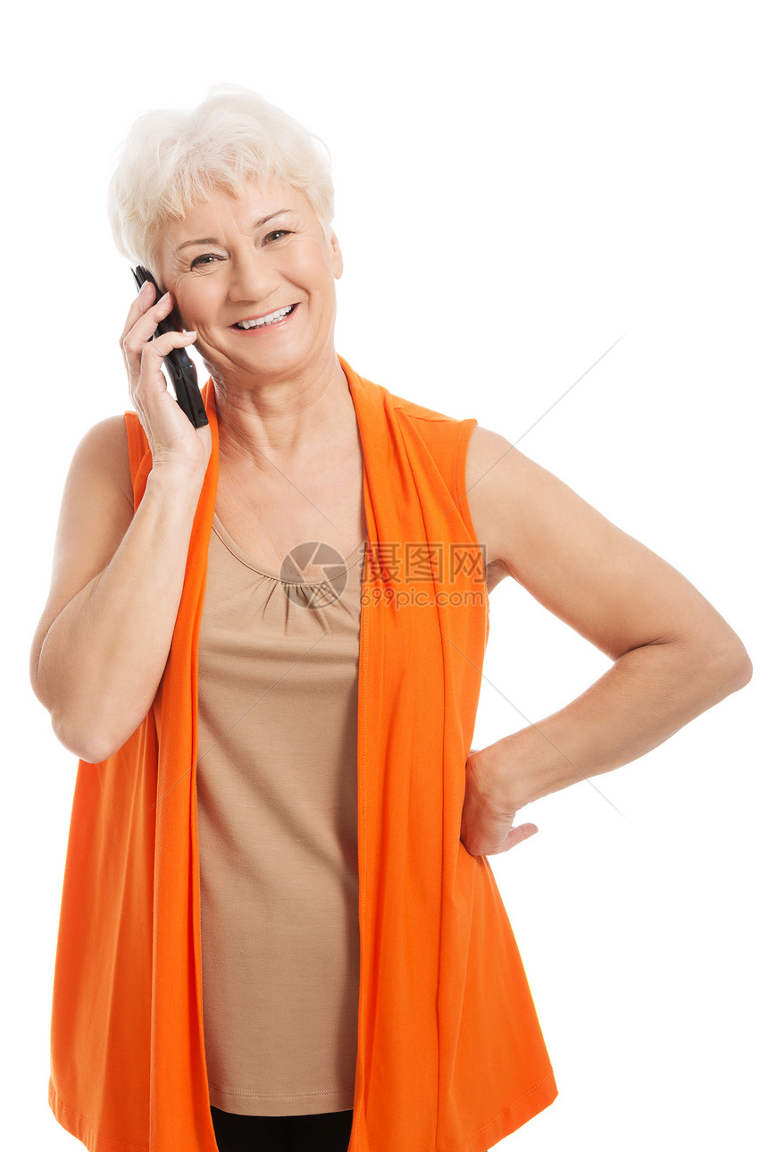 一个通过电话说话的老女人成人手机祖父工作室奶奶祖母退休讲话技术头发图片