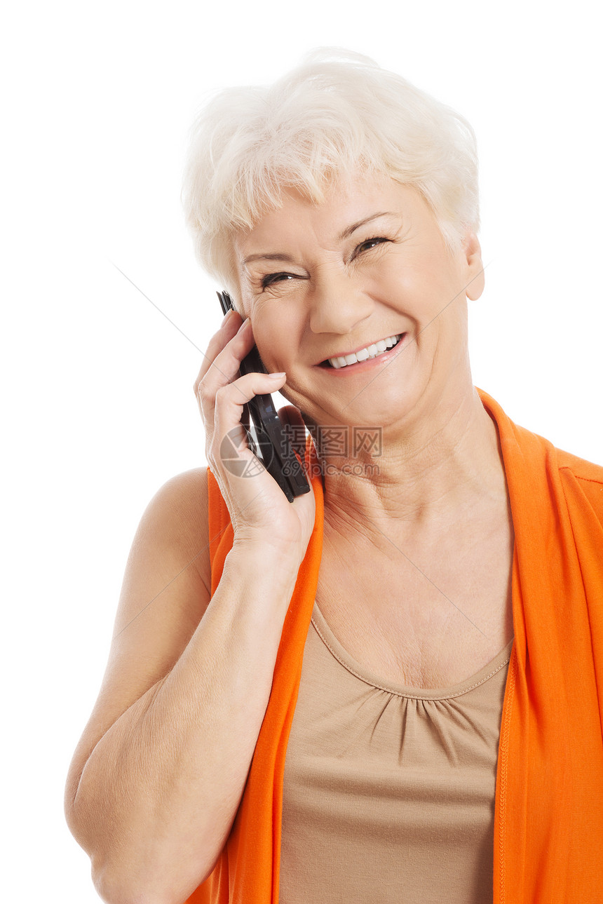 一个通过电话说话的老女人奶奶祖父母沉思祖父长老成人讲话技术老年皱纹图片