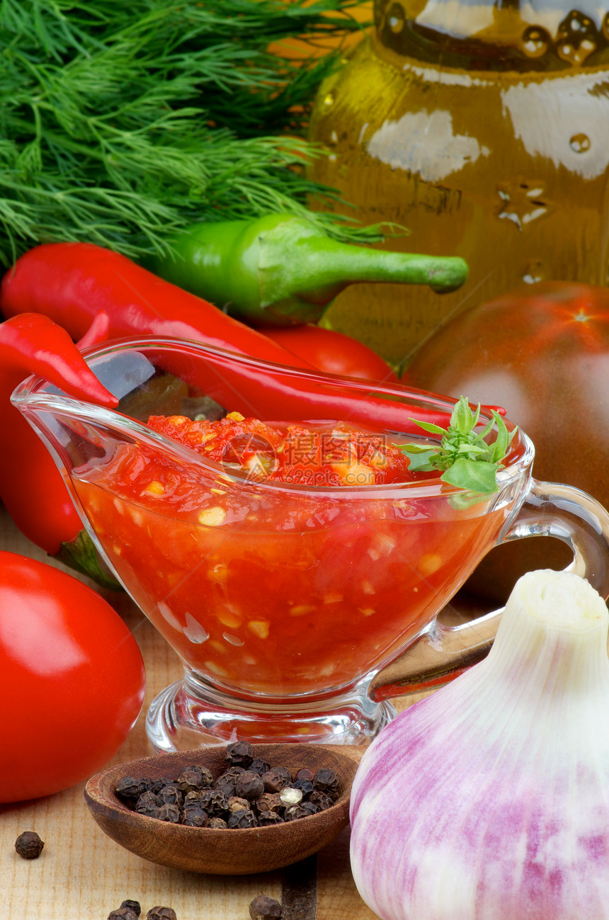 布鲁塞塔酱食物辣椒瓶子勺子蔬菜静物香料小吃调味品美食图片