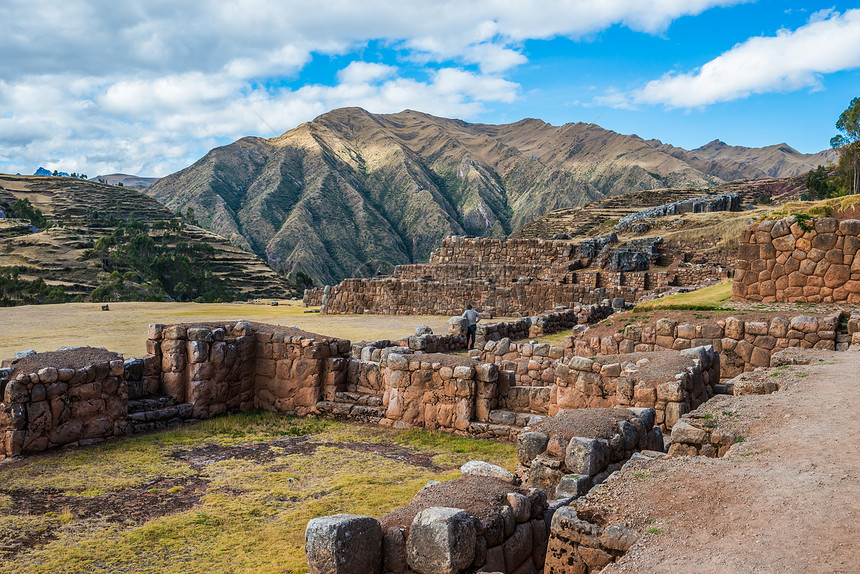 旅游者Chincheros毁灭了秘鲁安第斯山秘鲁Cuzco 秘鲁图片