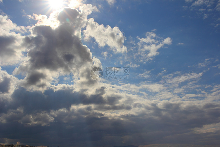有云的蓝天空臭氧多云日光气象云景空气白色天气气氛气候图片