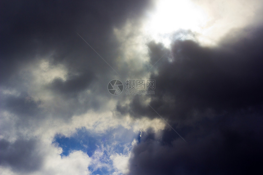 有云的蓝天空多云日光气候蓝色天堂天空生活天气云景空气图片