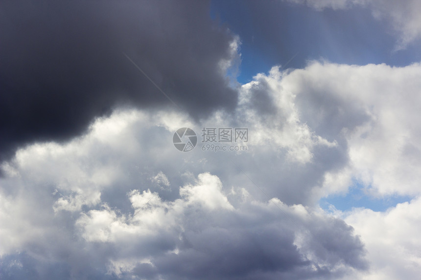 有云的蓝天空气候天空多云云景气象蓝色日光空气白色宗教图片