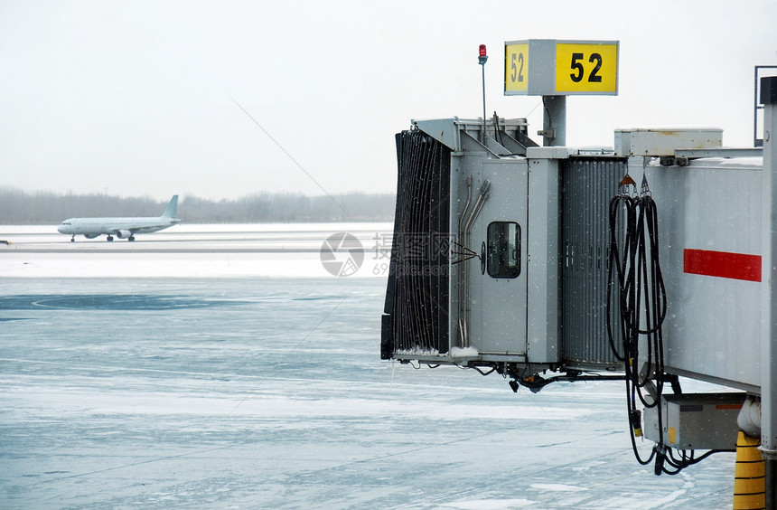 冻结薄凝油层机械旅行码头危险运输飞行对接喷射下雪空气图片