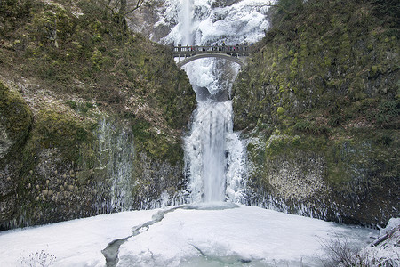 冬季穆尔诺马瀑布桥背景图片