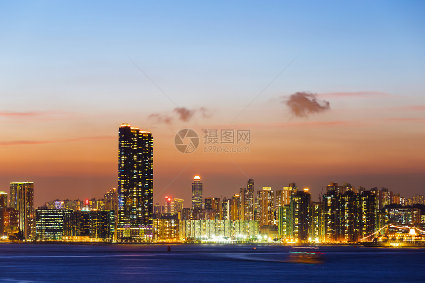 晚上在香港的城市城市岩石天空狮子摩天大楼天际场景金融公司地标商业图片