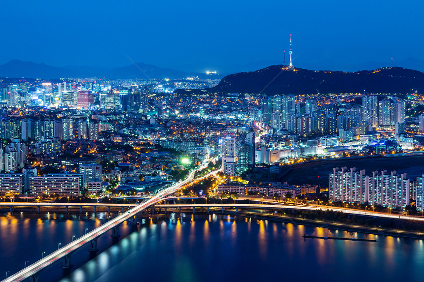 从顶峰开始的首尔天际城市团伙日落风景住宅建筑交通通道踪迹景观图片