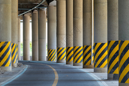 高速公路公路桥底柱子自行车立交桥建筑街道水泥通道运输旅行空白背景图片
