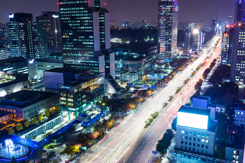 晚上首尔江南区办公室建筑踪迹摩天大楼交通路口商业金融场景市中心图片