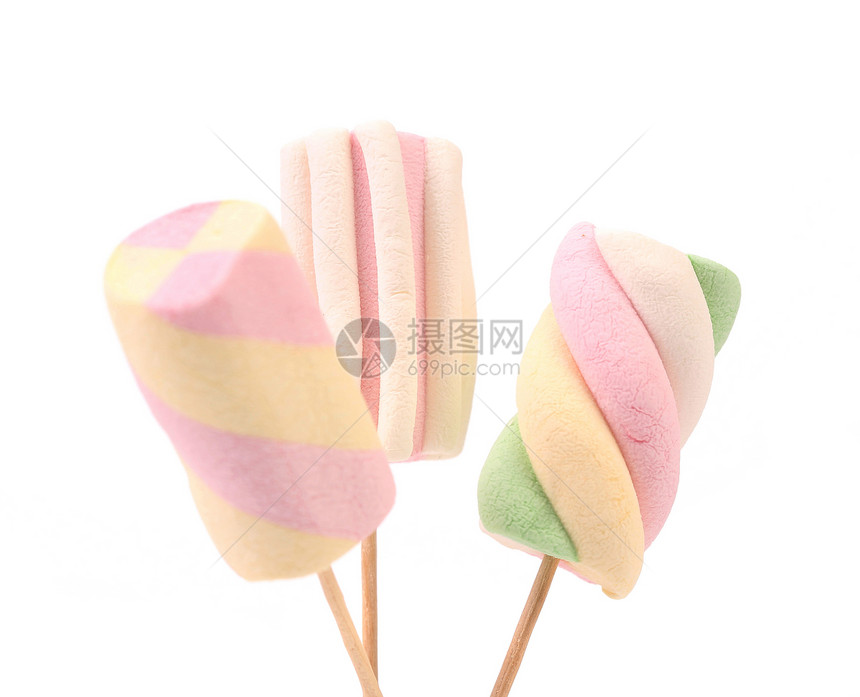木棍上三种不同的棉花糖水果糖果蓝色食物垃圾孩子黄色绿色软糖正方形图片