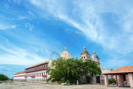 圣佩德罗克拉维卡塔赫纳视图纪念碑建筑学热带市中心地标遗产建筑物蓝色教会天空背景