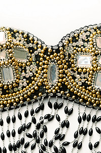 腹部舞女服装装饰珠子串珠绣花文胸黑色玻璃宝石舞蹈家戏服背景图片
