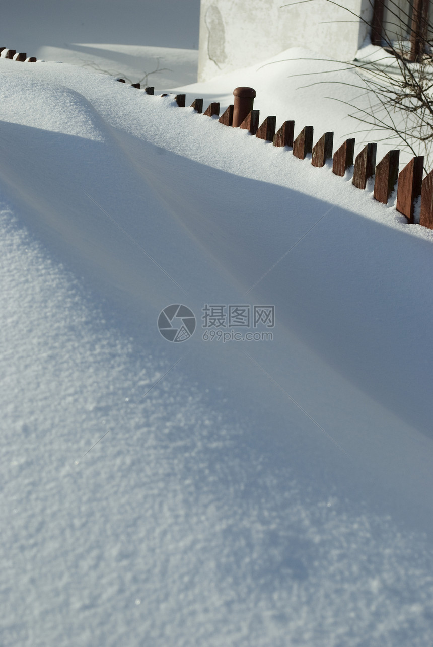 冬天的栅栏乡村木头村庄花园白色季节图片