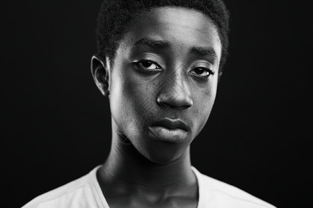非洲男孩文化学生水平男生种族影棚青少年青年背景图片