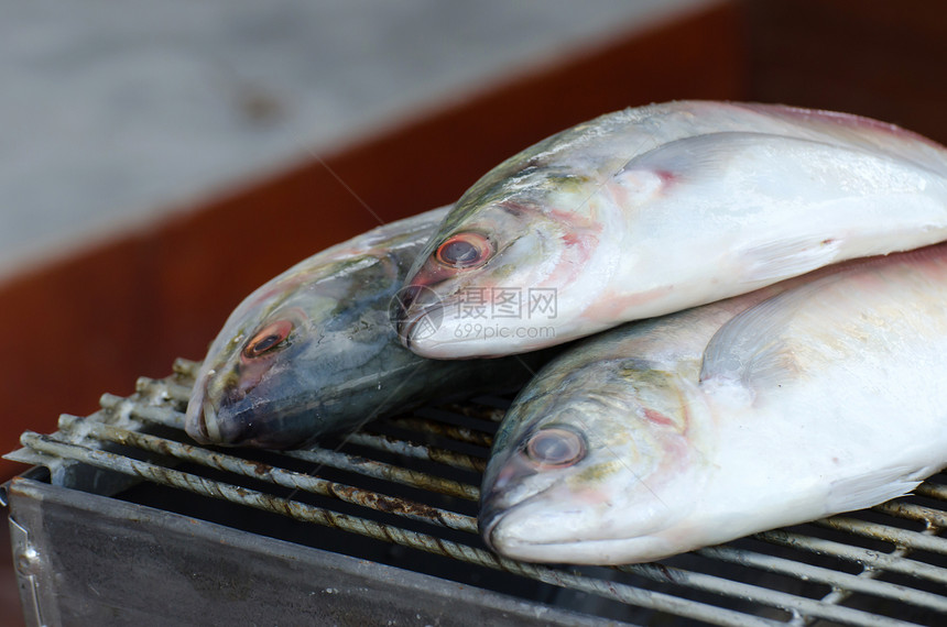 烧烤鱼食物烹饪炙烤野餐烧伤黑色海鲜图片