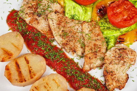 美味的鱼叉营养蔬菜午餐栖息盘子沙拉小吃海鲜美食用餐背景图片