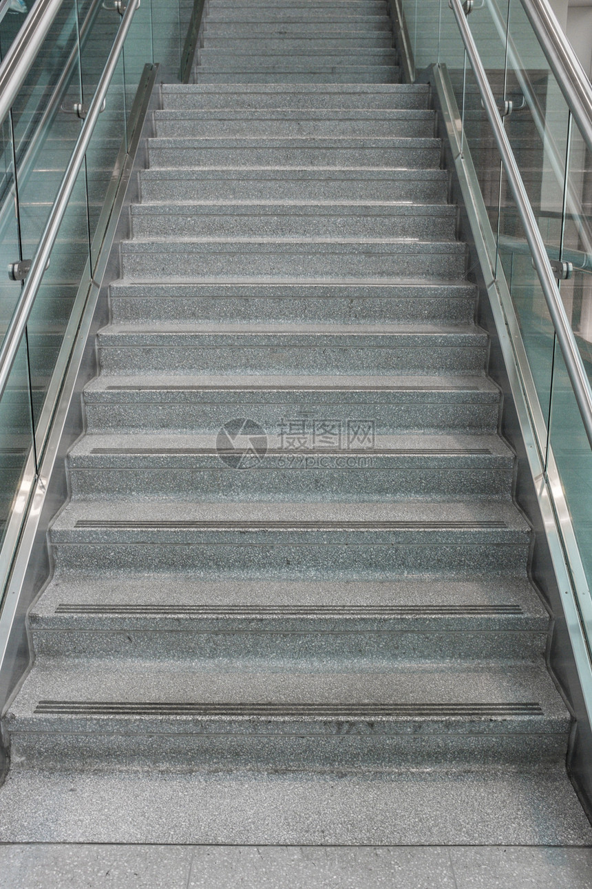 几步花岗岩楼梯白色玻璃石头绿色脚步建造金属建筑劳动石墨图片