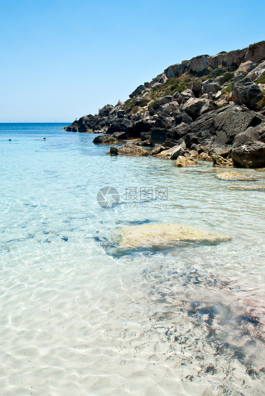 阿埃加迪亚岛的沙滩海滩晴天蓝色天空阳光假期旅行天蓝色海岸海浪图片