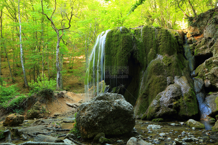 瀑布银色喷气机 克里米亚大峡谷 克里米亚 乌克兰运动石头旅行木头溪流岩石风景森林流动绿色图片