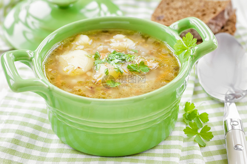 点热汤食物桌子蔬菜肉汤乡村盘子香菜谷物洋葱美食图片