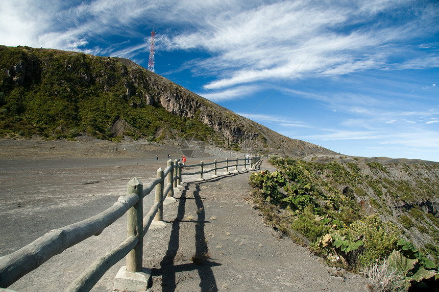 伊拉苏火山弹坑图片