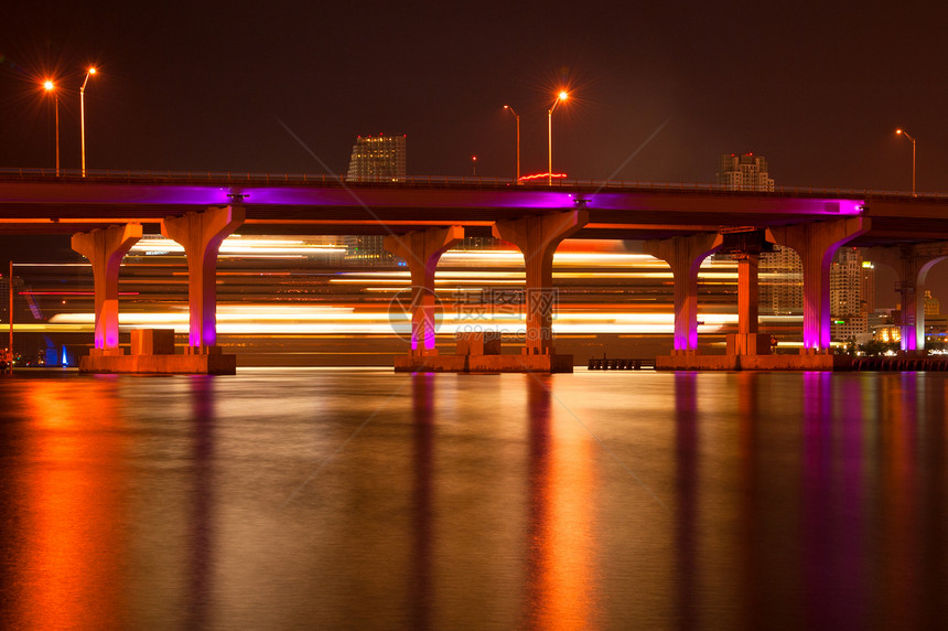 夜间麦克阿瑟高速公路桥目的地运输海洋水平摄影旅游长堤图片