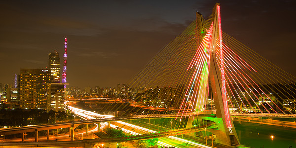 晚上圣保罗市桥 夜间全景地标景观斜拉风景城市建筑背景