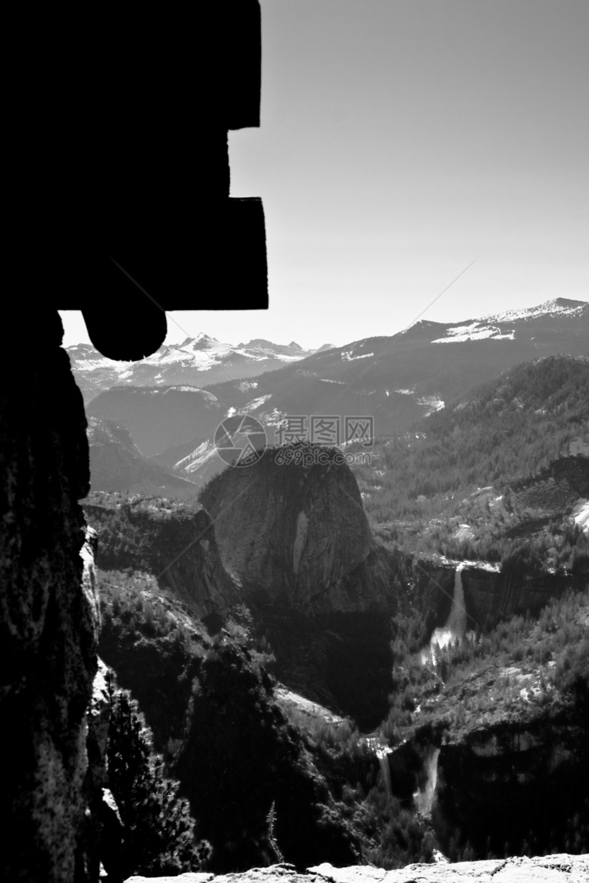 从观察点对山谷的视图黑与白地质学场景岩石目的地风景冰川旅游摄影山脉图片
