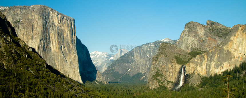 约塞米特河谷悬崖酋长旅游目的地新娘面纱树木山脉瀑布全景图片