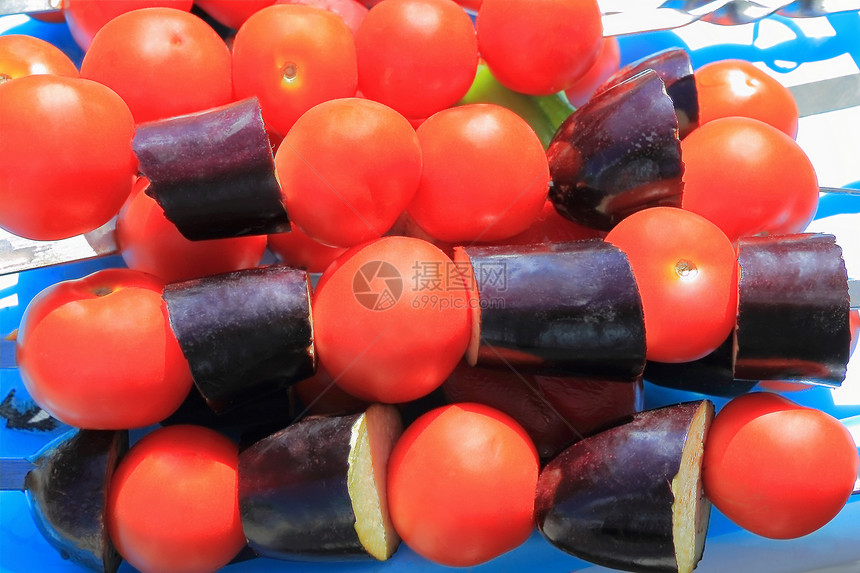 红色和紫色生蔬菜图片