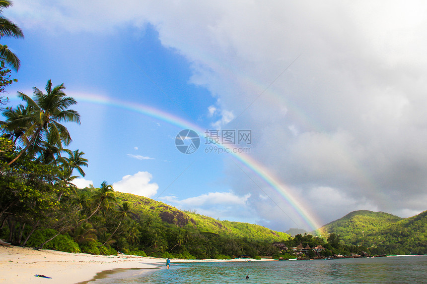 塞舌尔热带岛屿和白沙滩上的彩虹异国旅行浮潜海滩天线蓝色天堂晴天海岸线情调图片