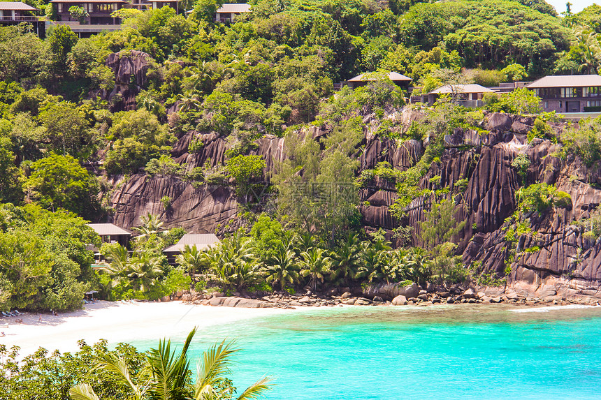 美丽奇特热带热带海滩的景观和绿绿水海洋太阳蓝色海岸线支撑天堂悬崖花岗岩海景旅行图片