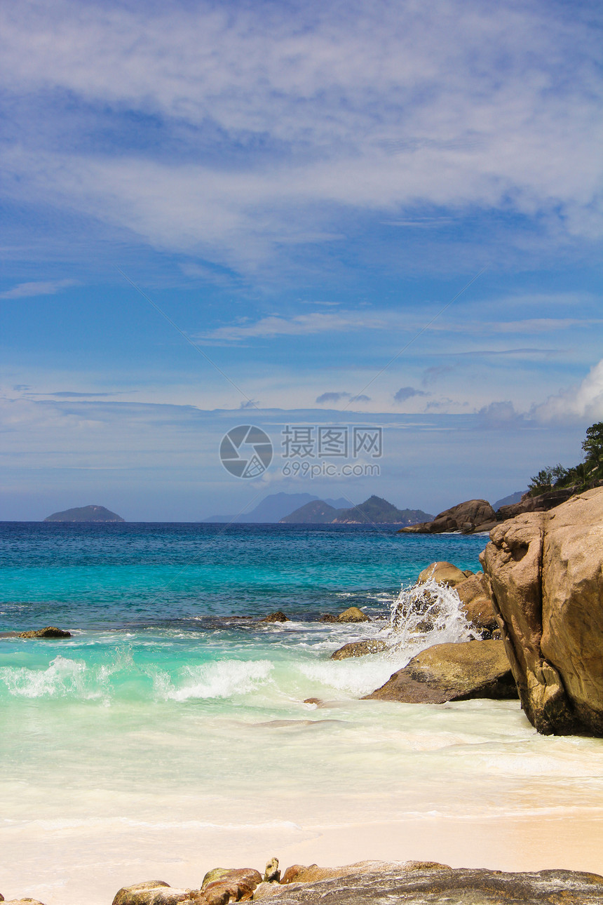 塞舌尔大片滑冰岩间外绿松石环礁湖悬崖天堂海岸线旅游旅行天空海景假期叶子海滩图片