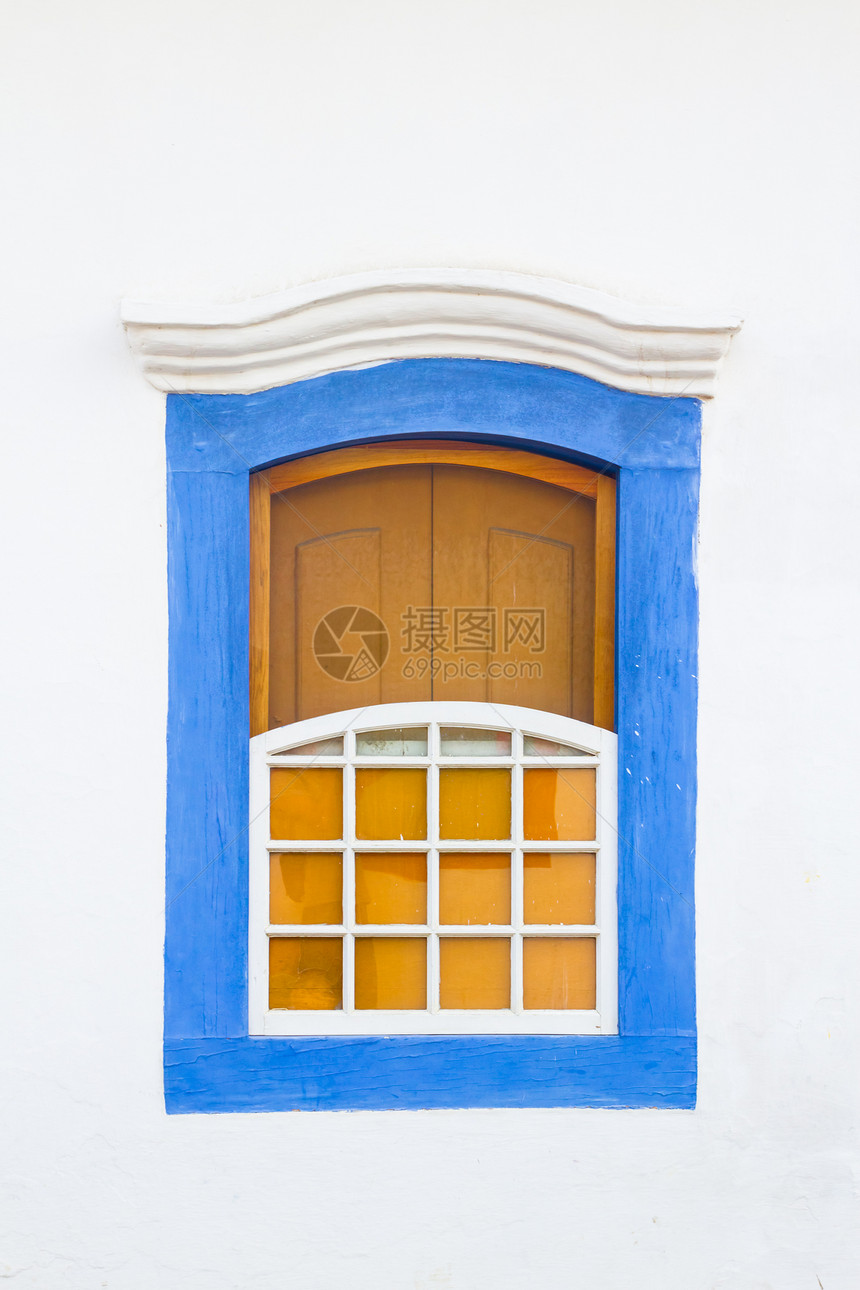 丰富多彩的旧窗口街道村庄木头住宅蓝色玻璃文化乡村殖民装饰图片