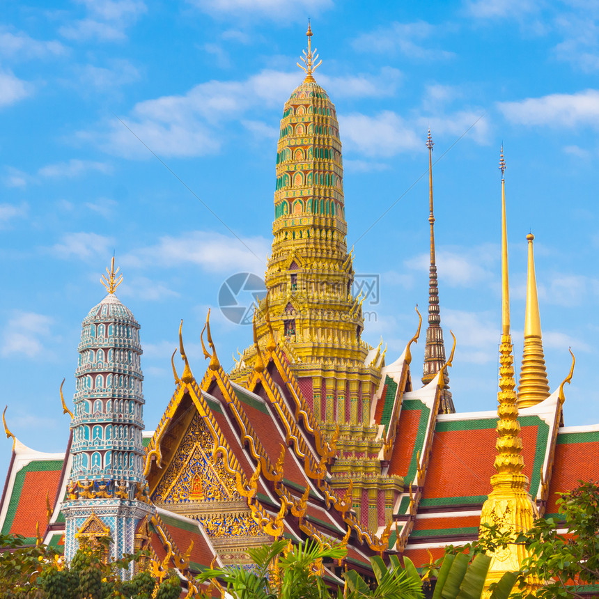 泰国 曼谷 法拉科夫寺庙历史金子艺术地标游客雕像蓝色宝塔文化天空图片