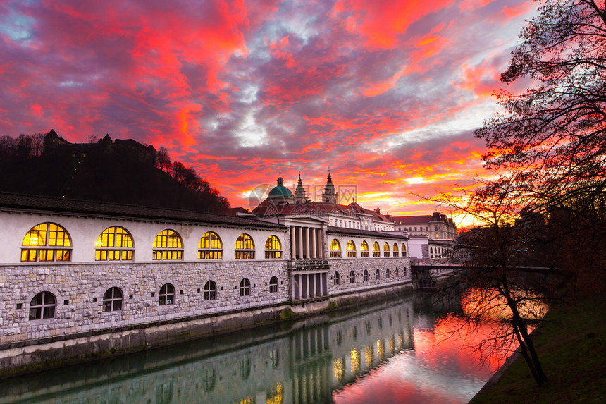 卢布尔雅那 欧洲斯洛文尼亚首都教会旅游旅行城堡地标历史性建筑学反射城市景观图片