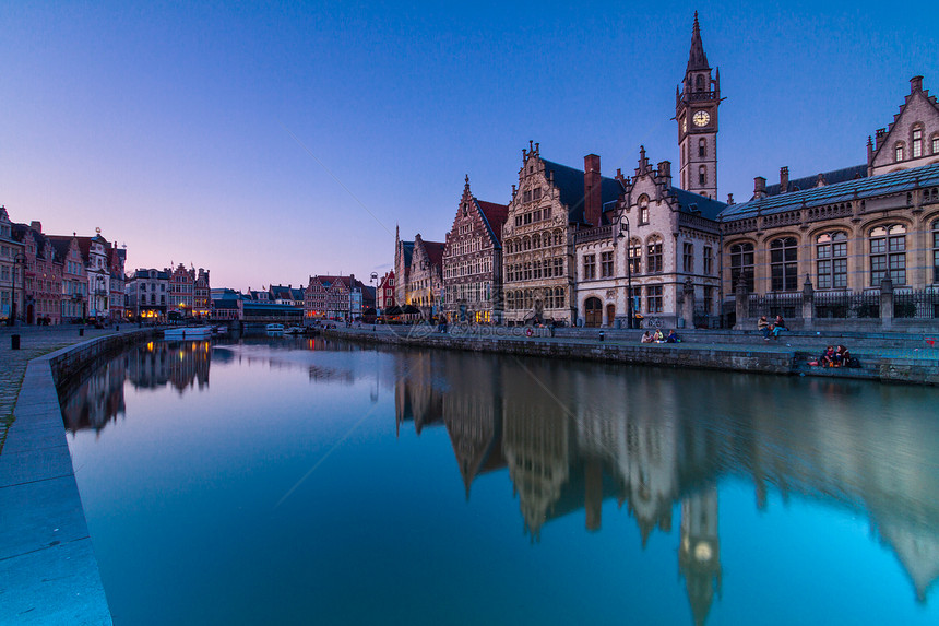 比利时 欧洲根特的莱河岸房子港口建筑地标全景夜生活反思生活游客明信片图片