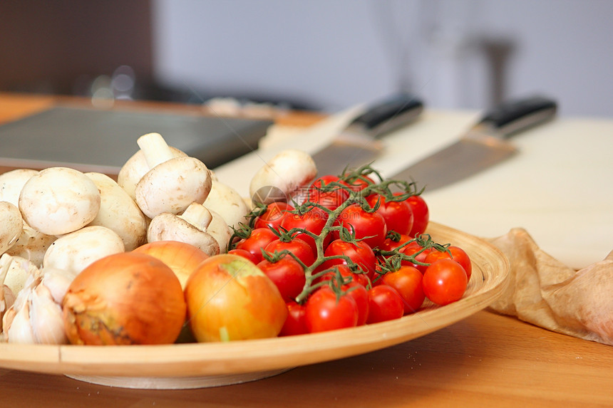 盘子上的蔬菜红色洋葱烹饪用具厨房食物图片