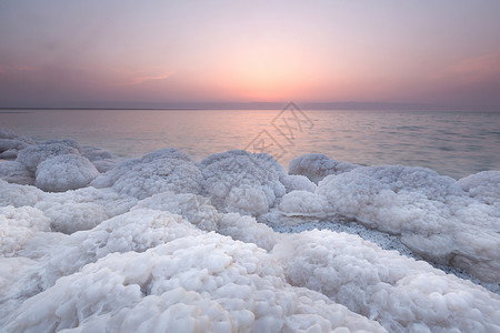 约旦死海盐岩高清图片