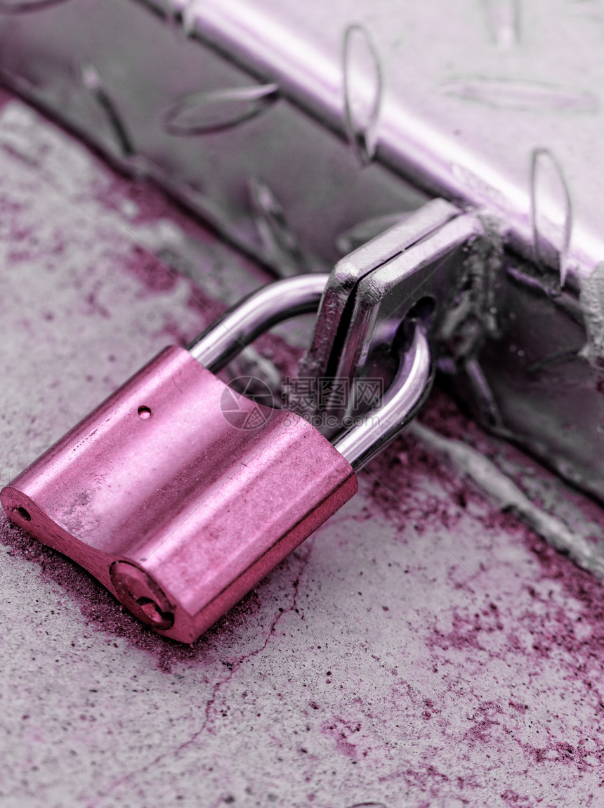 铁门上的锁链合金安全紫色钥匙力量古董黄色粉色入口挂锁图片